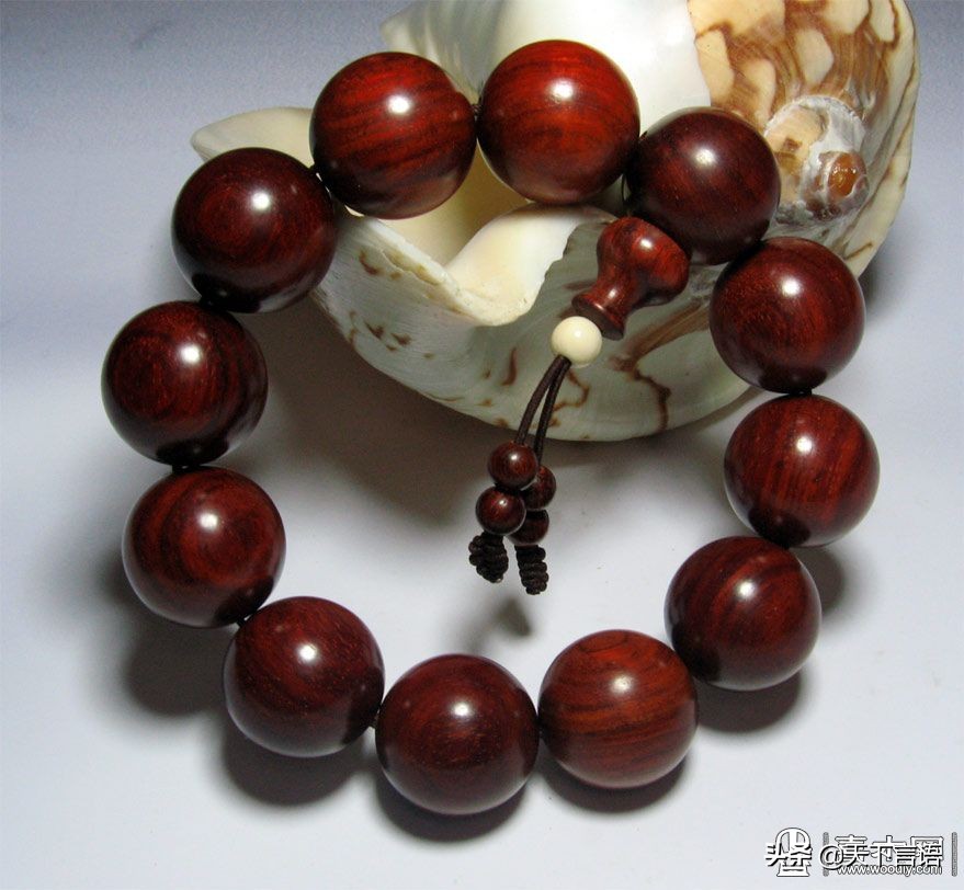 降真香手串男士佩戴功效,本命年男士佩戴什么手串