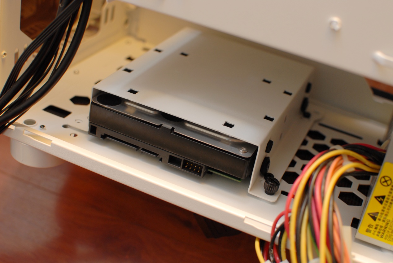 thermaltake机箱挑战者h6,真材实料看得到的产品