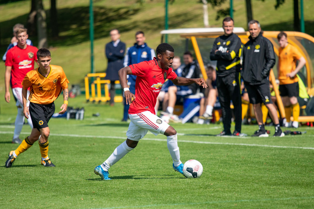 曼联17岁天才一球成名,曼联18岁首秀