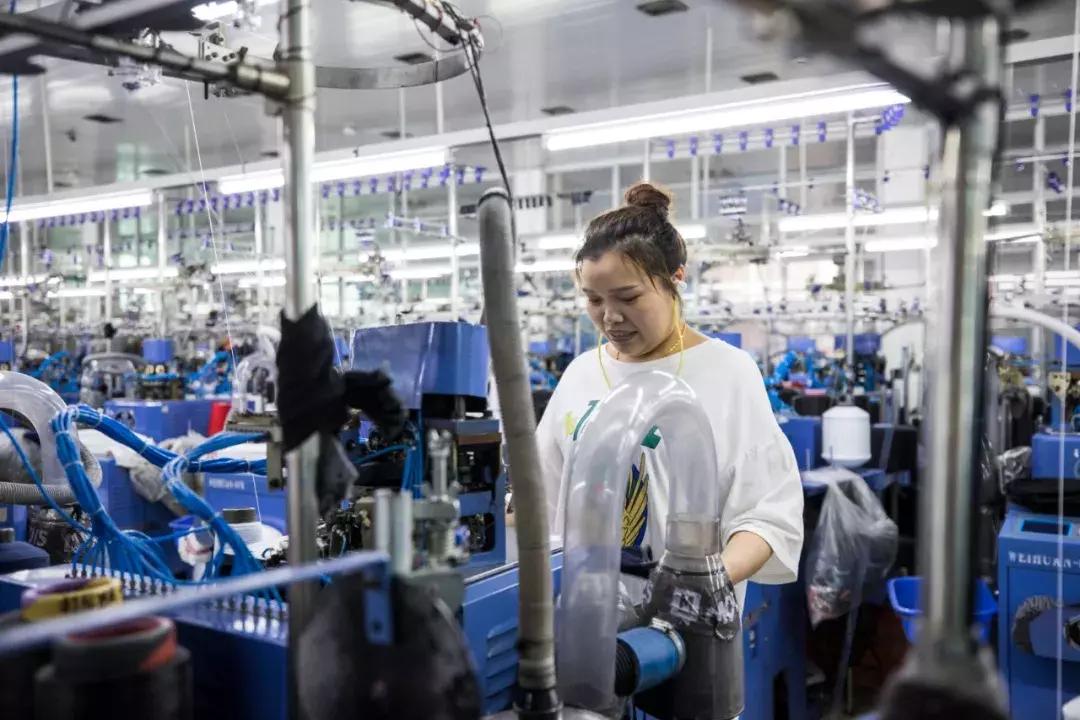 靠一分钱利润拿下全球三分之一市场份额:这是一双被低估的袜子