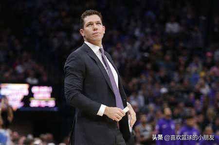 球哥连续崴脚视频,球哥鲍尔连续崴脚