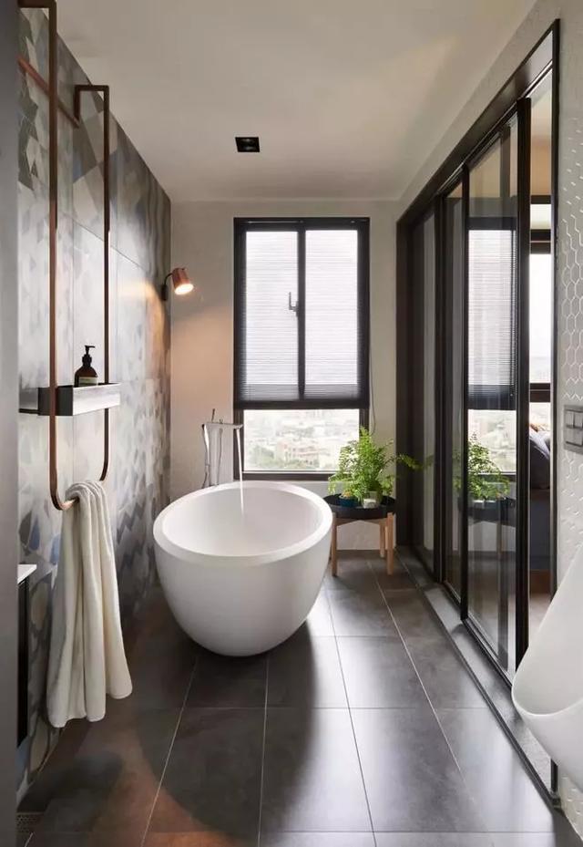 木门受潮墙面发霉怎么处理,卫生间木门受潮腐烂生小黑虫