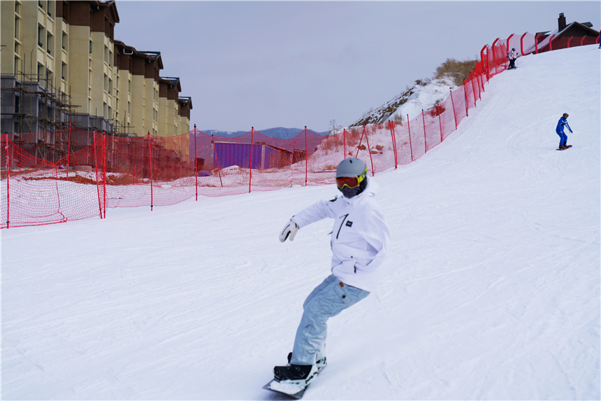 北京附近适合亲子游的滑雪场,崇礼太舞滑雪场滑雪单板