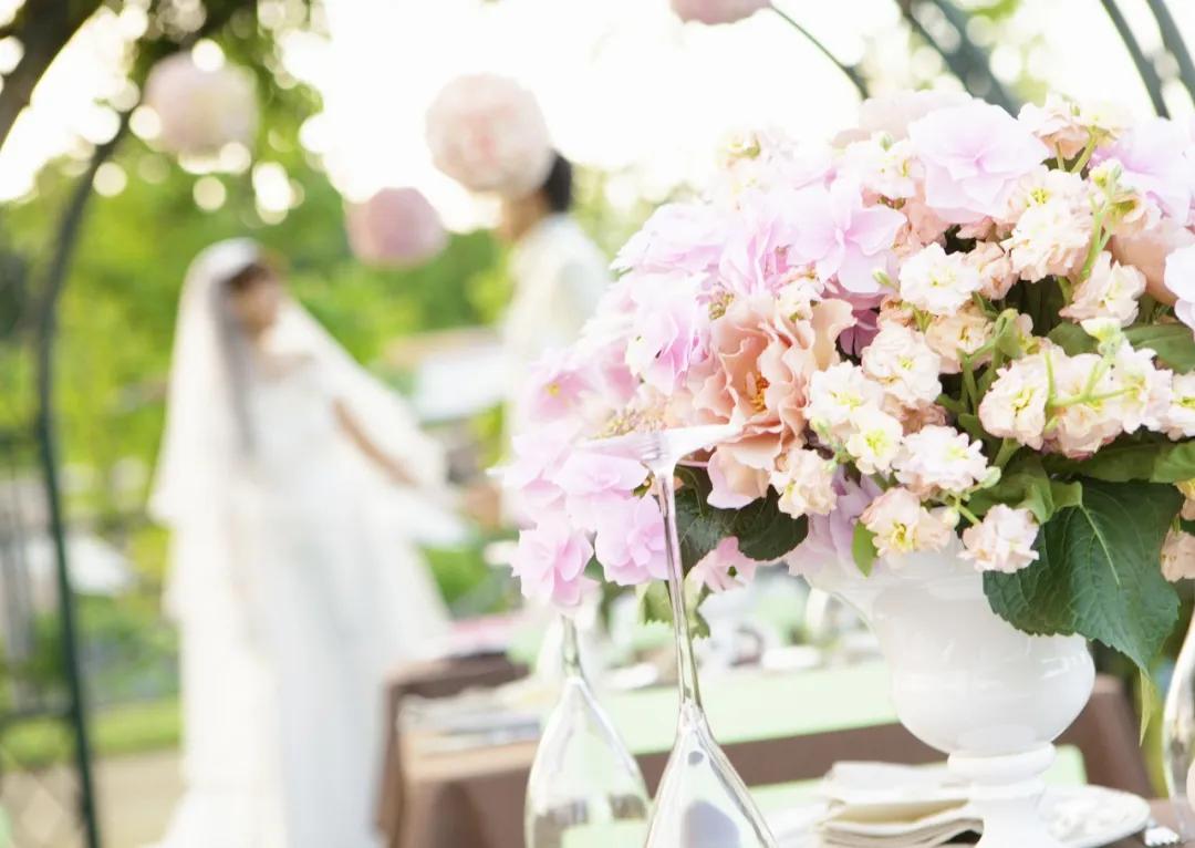 婚庆公司临时换人怎么办,婚礼录像造成精神损失如何赔偿