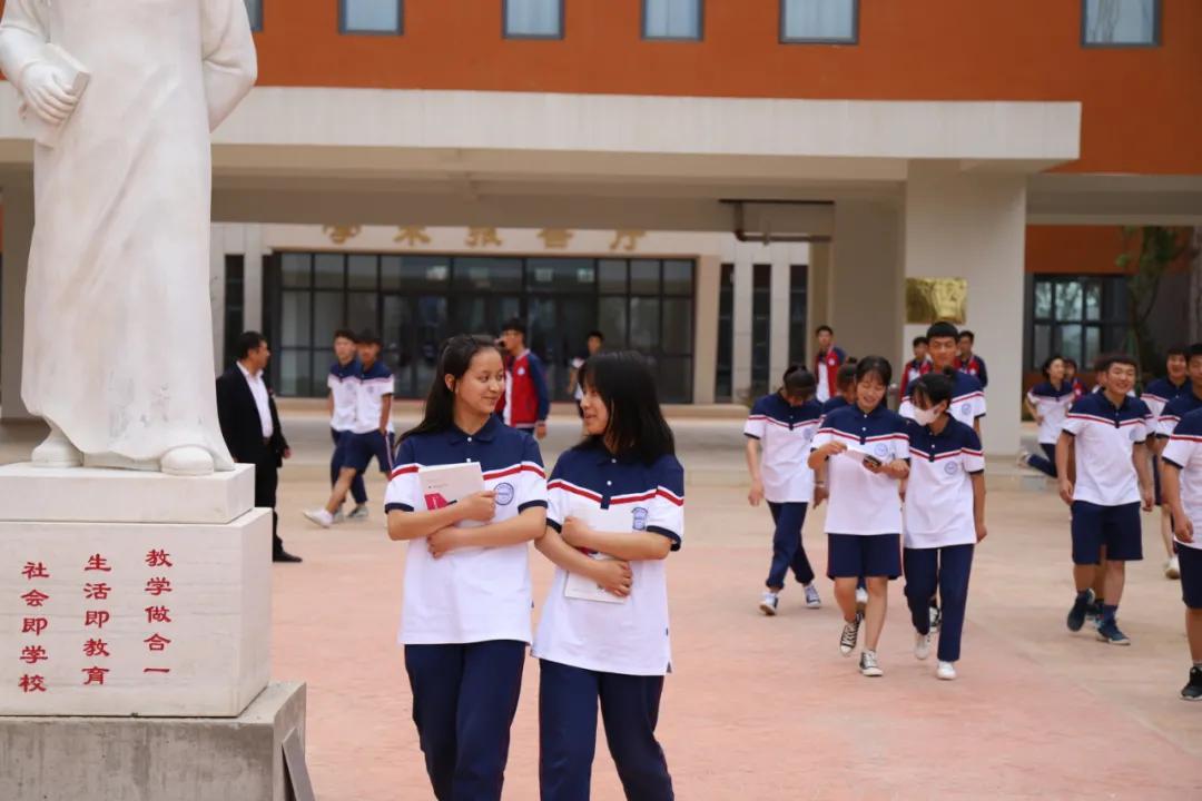 閫傚悎灏忓鐢熷湪瀛︽牎绌跨殑澶忚,鏍″洯澶忚鏂版