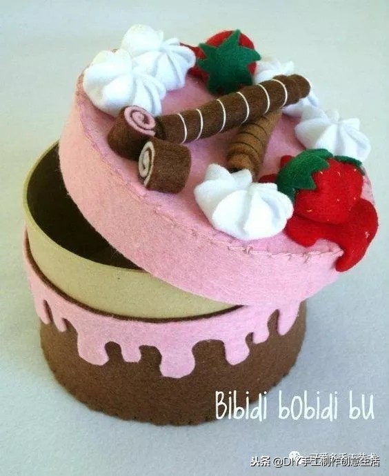 月饼盒做桌面抽屉收纳盒,月饼盒里面的小盒子做收纳盒