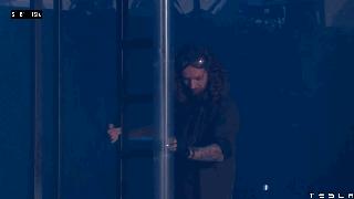 特斯拉皮卡车祸现场,特斯拉防弹车窗砸破后续