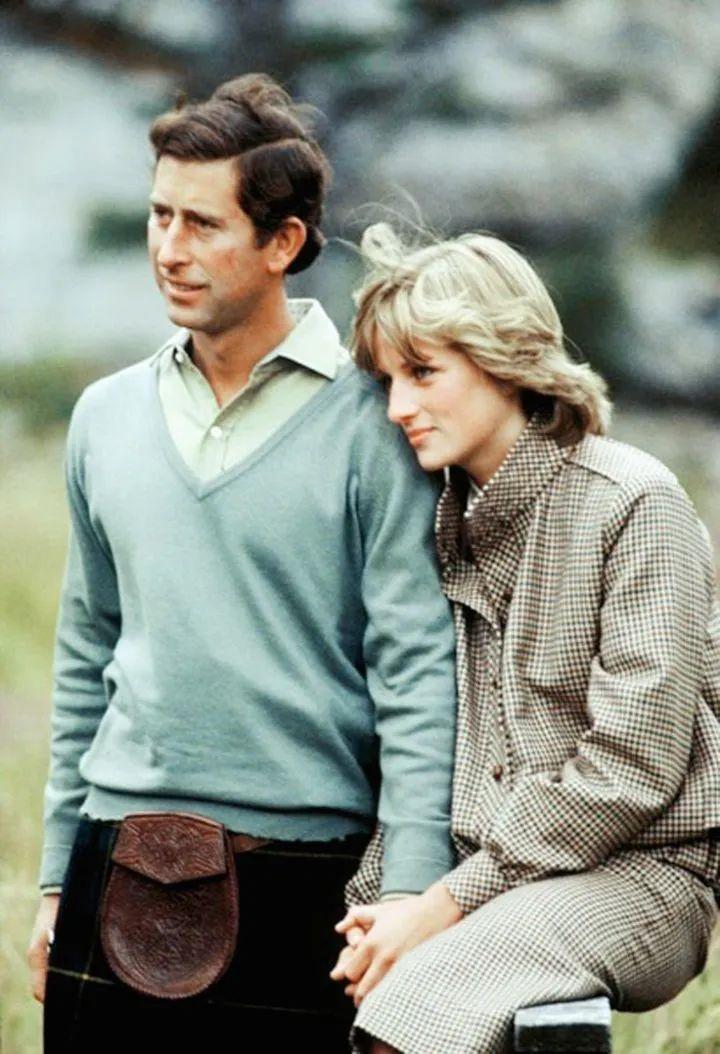 查尔斯王子和卡米拉王冠,英国查尔斯王子感染新冠确诊日期