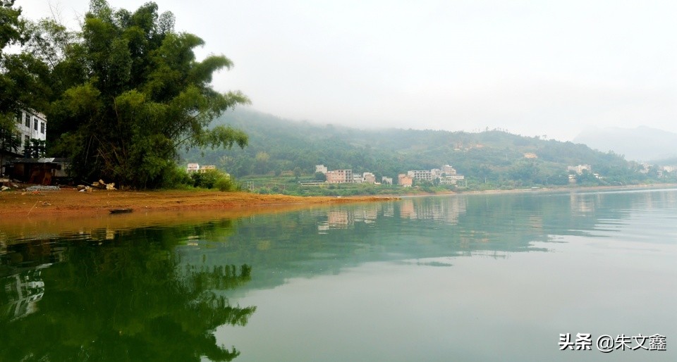 有一种生活叫长寿岛上梦巴马，来一场裸浴景中境如仙