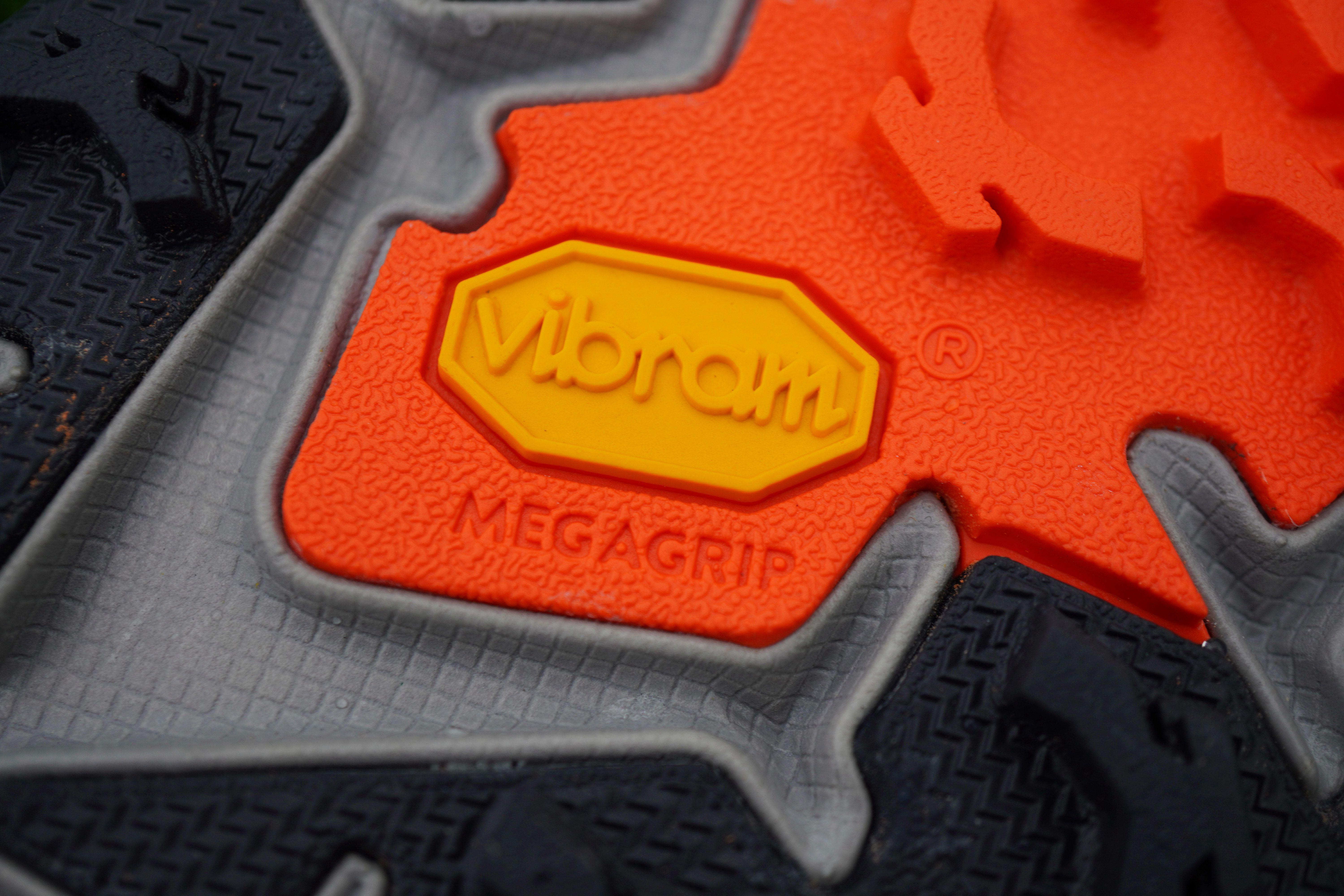 飞速羚羊4跑鞋祥云版,飞速羚羊4代跑鞋适合公路跑吗