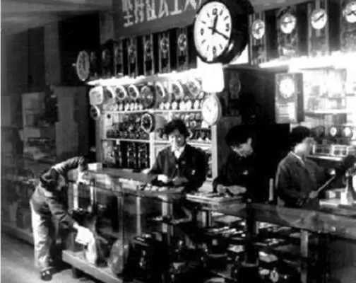 七十年代初期100块钱的购买力,80年代的1块钱购买力