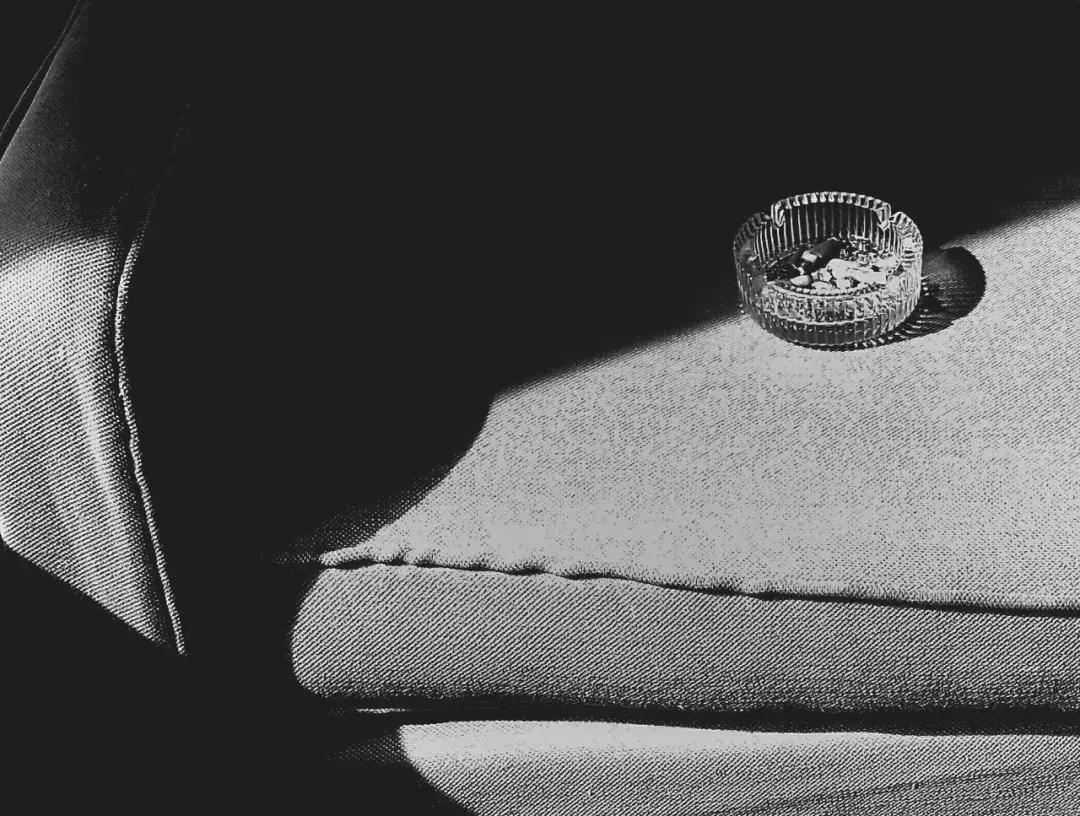 纸上的光影和字：6月30日，来看中国20位诗人的街拍摄影展