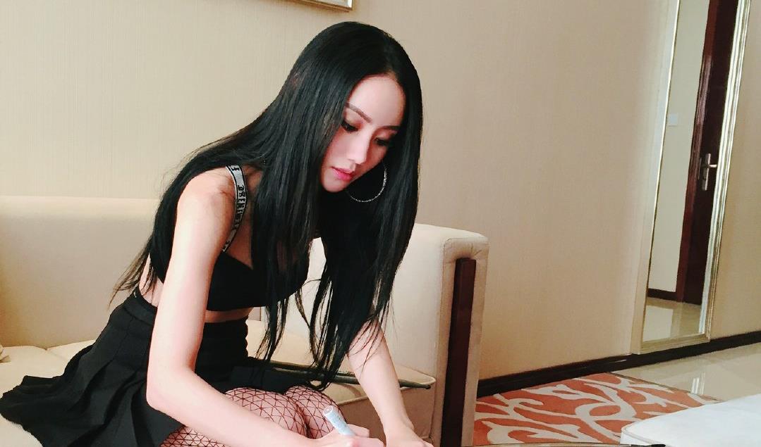 雅妍鼓手jaroflove现场完整版,韩国最美鼓手雅妍最火的打鼓视频