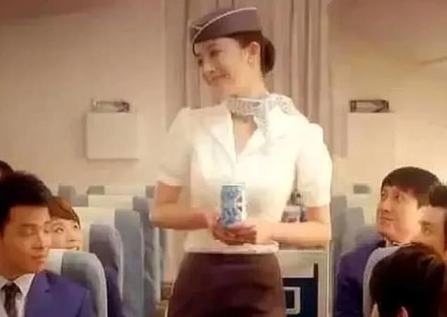 亲自穿杨幂代言品牌服饰,杨幂穿空姐服的视频