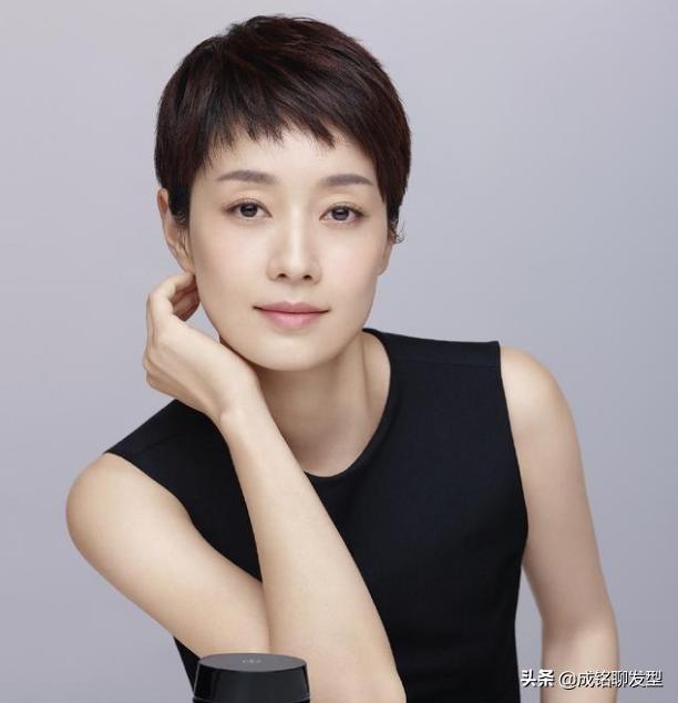 40岁国字脸女士适合什么短发型,40岁国字脸女性适合什么发型