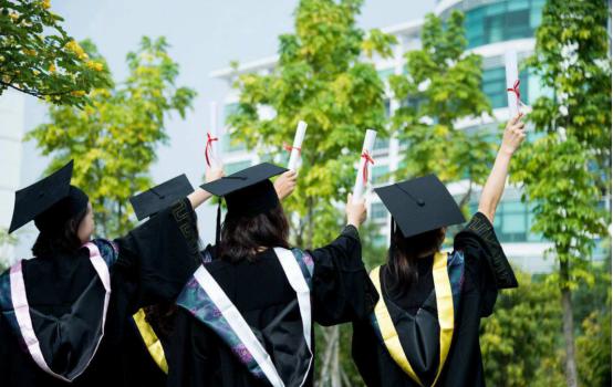 三本大学到底值得念吗？北大教授直言“误人子弟”，家长表示认同