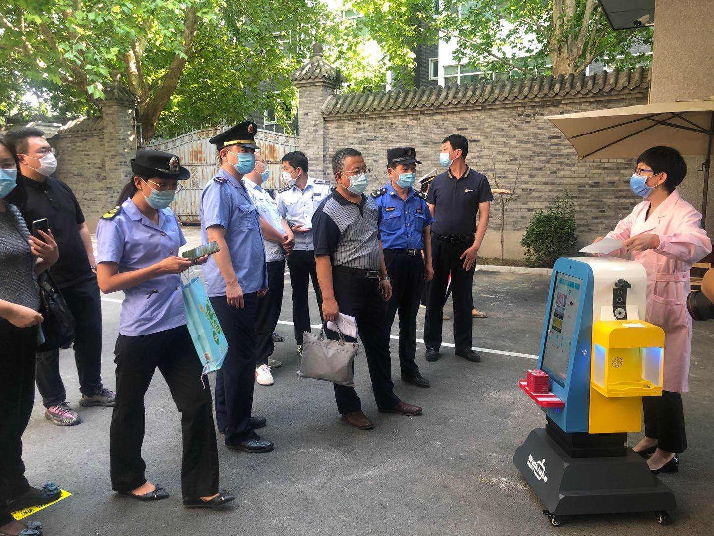 沃柯雷克晨检机器人屏幕使用教程,沃柯雷克智能晨检机器人后台软件