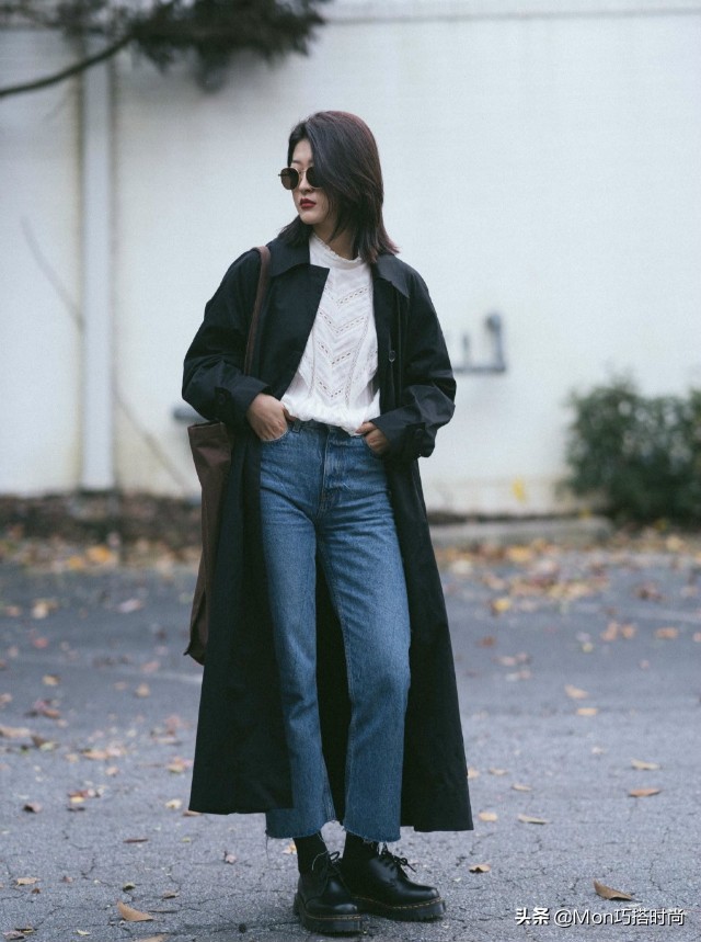 马丁靴风衣怎么搭配好看,黑色风衣搭配棕色马丁靴鞋