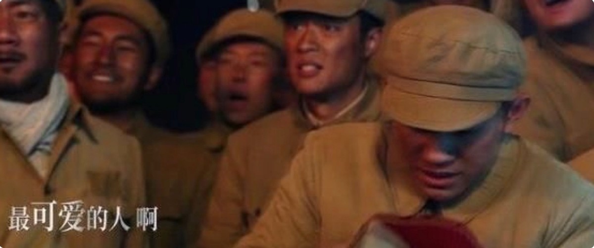 长津湖给易烊千玺送围巾的女孩,长津湖给易烊千玺送围巾