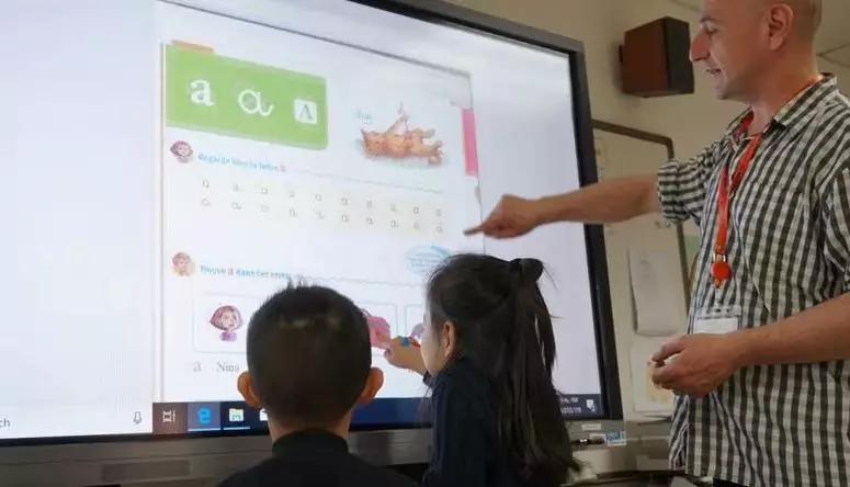 天津这所学校火了!高尔夫、足球、科学实验...孩子吵着都要来