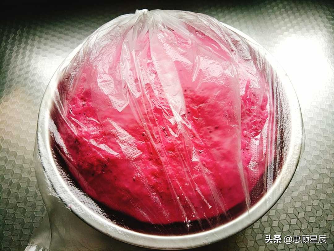 火龙果加鸡蛋加面粉做什么好吃,火龙果直接加面粉做好吃的