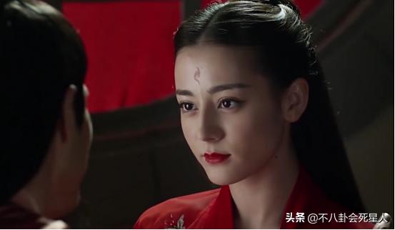 迪丽热巴靠颜值撑起来的造型,迪丽热巴刚出道与现在的对比照