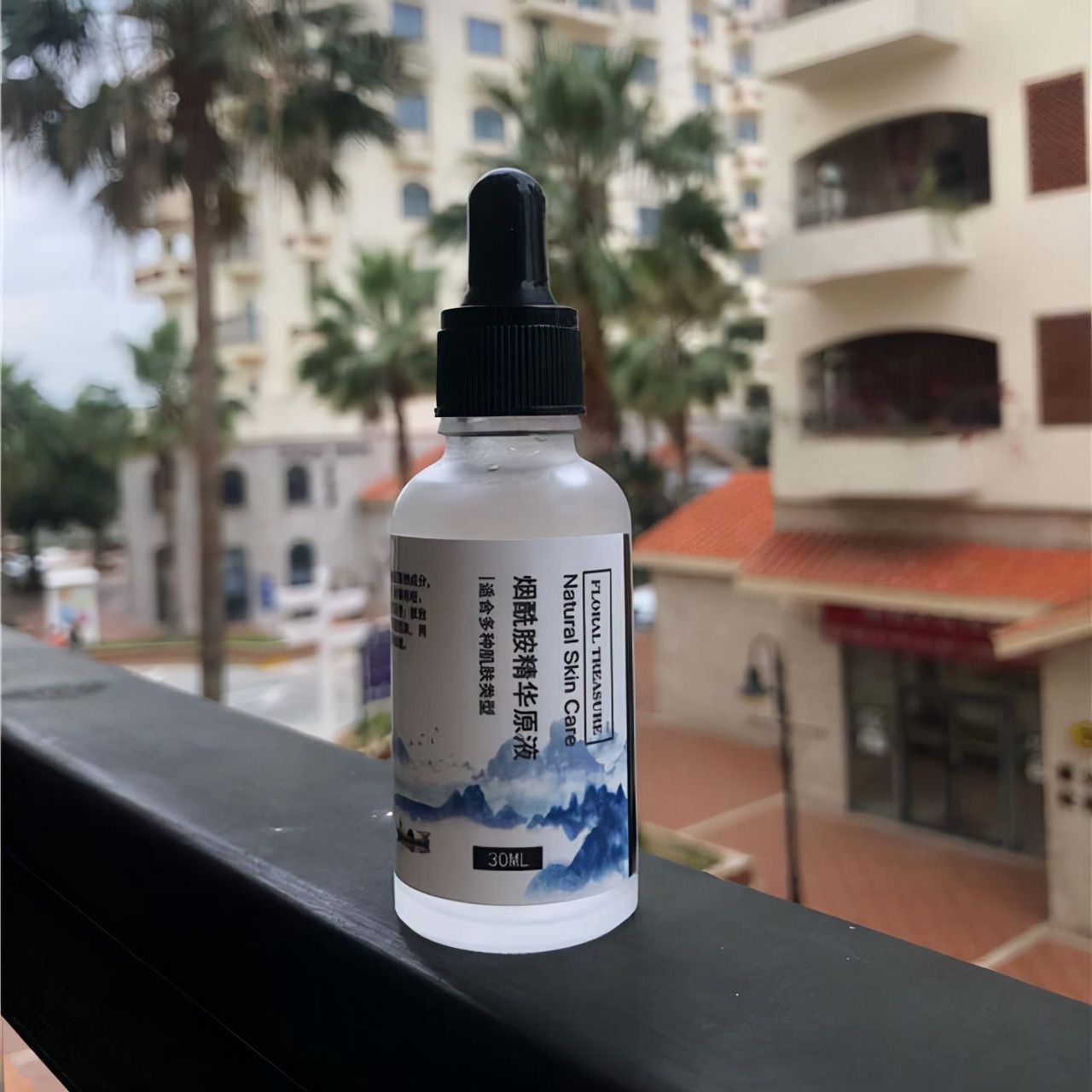 舒缓修复肌肤的精华液,适合混合性肌肤的补水保湿精华