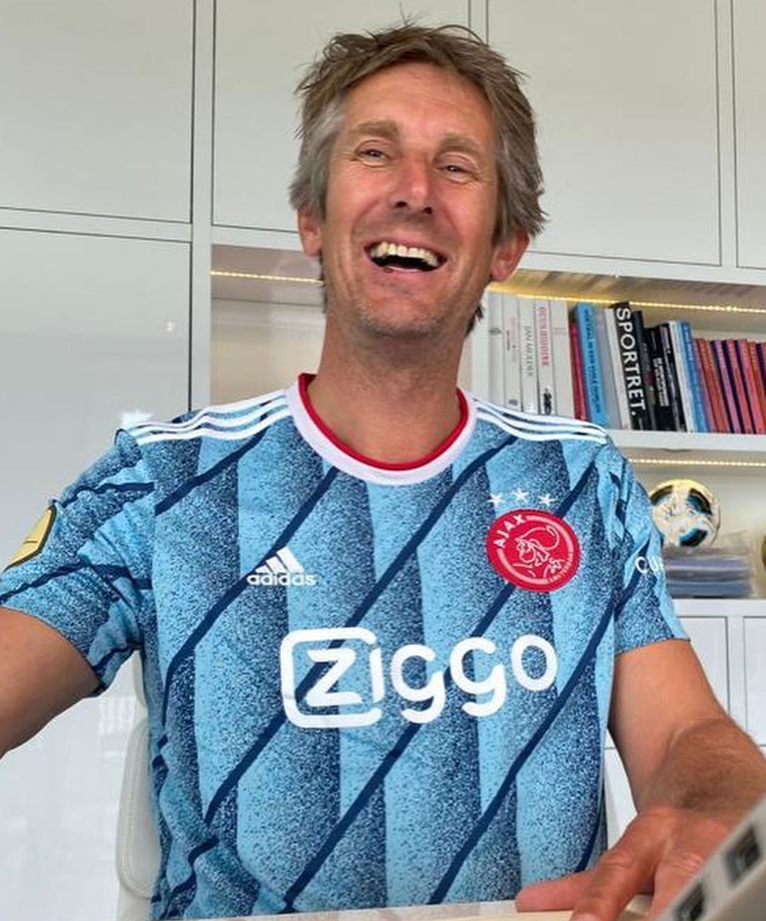 阿贾克斯球衣新款套装,阿贾克斯球衣18-19赛季客场球衣