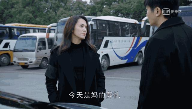 《都挺好》里，苏明玉示范了女白领到底应该怎么穿！