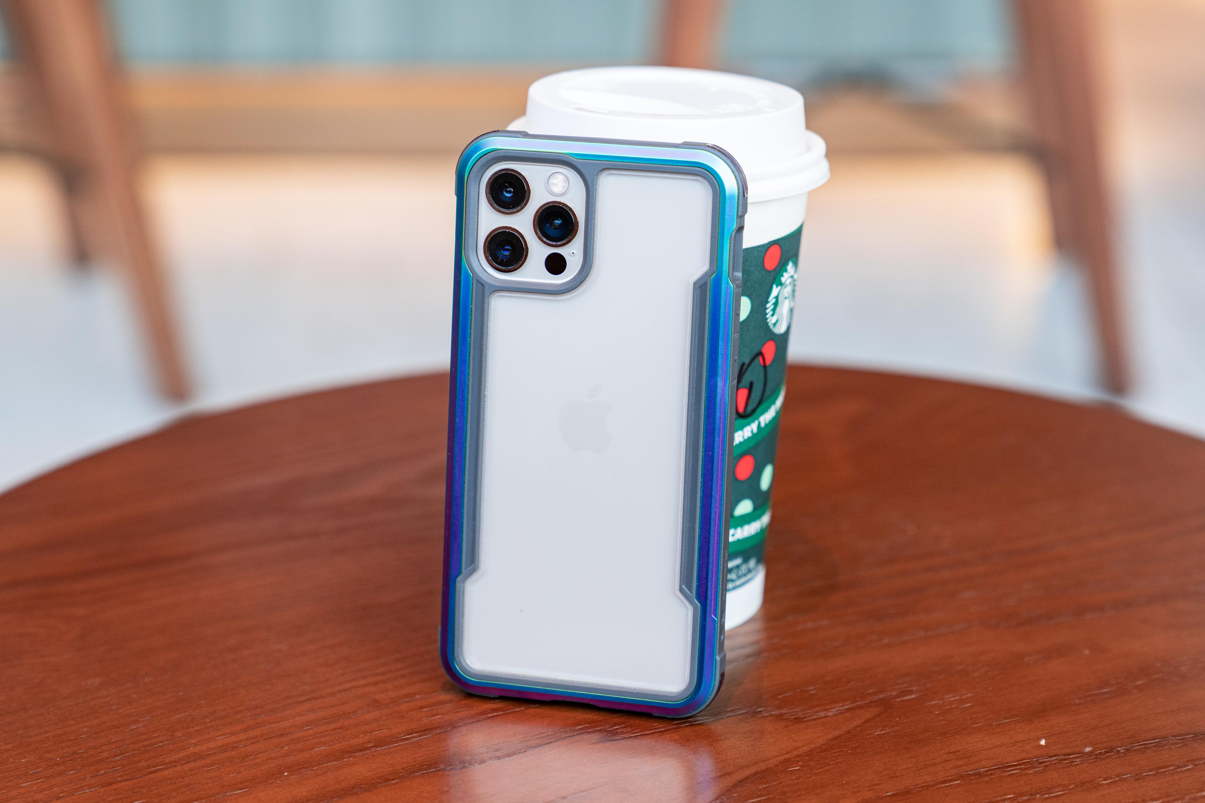 能让AppleCare+都赚不到钱的Defense决色小彩壳到底有多能摔？