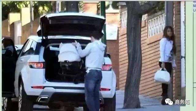 17岁梅西首秀照片,梅西34岁首战刷爆3项纪录