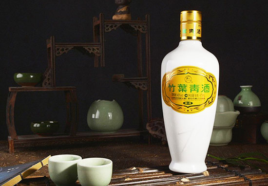 中国十大名酒竹叶青酒,竹叶青酒多少钱一瓶52度玻璃瓶