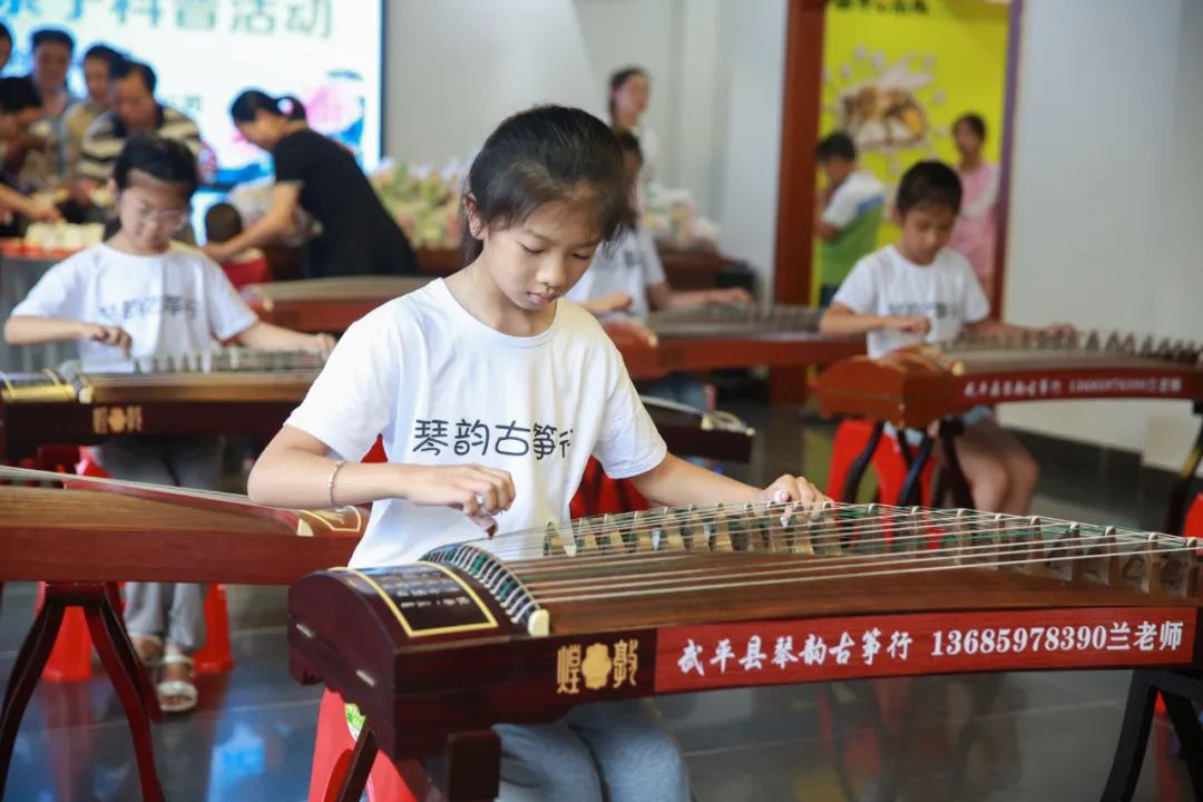 组图：武平县琴韵古筝行六一暨周年庆亲子活动圆满举行