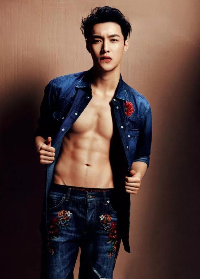 李现有没有腹肌,李现的真腹肌