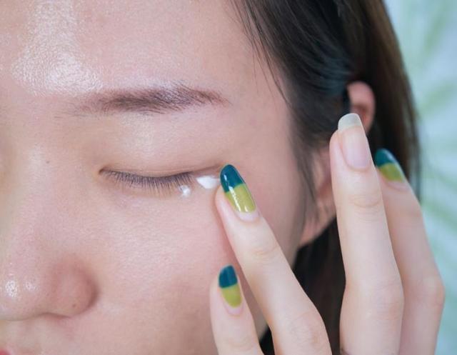 药店有款“便宜”眼霜，快速改善眼袋细纹，后悔没早点用