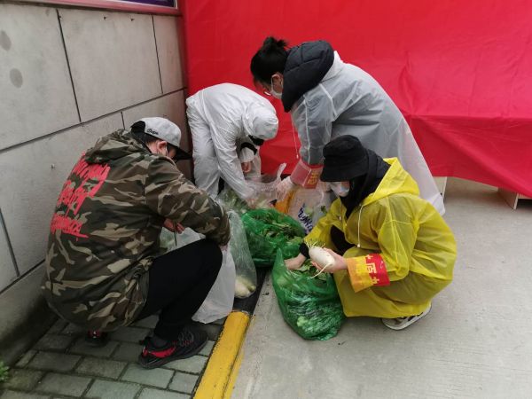 买药、取钱、充话费，空巢老人把这几位90后当亲人