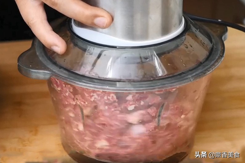 炸牛肉丸子放不放小酥肉粉,炸牛肉丸子不能放什么调料