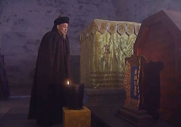 赫舍里氏皇后为什么受康熙宠爱,赫舍里氏是康熙的皇后吗