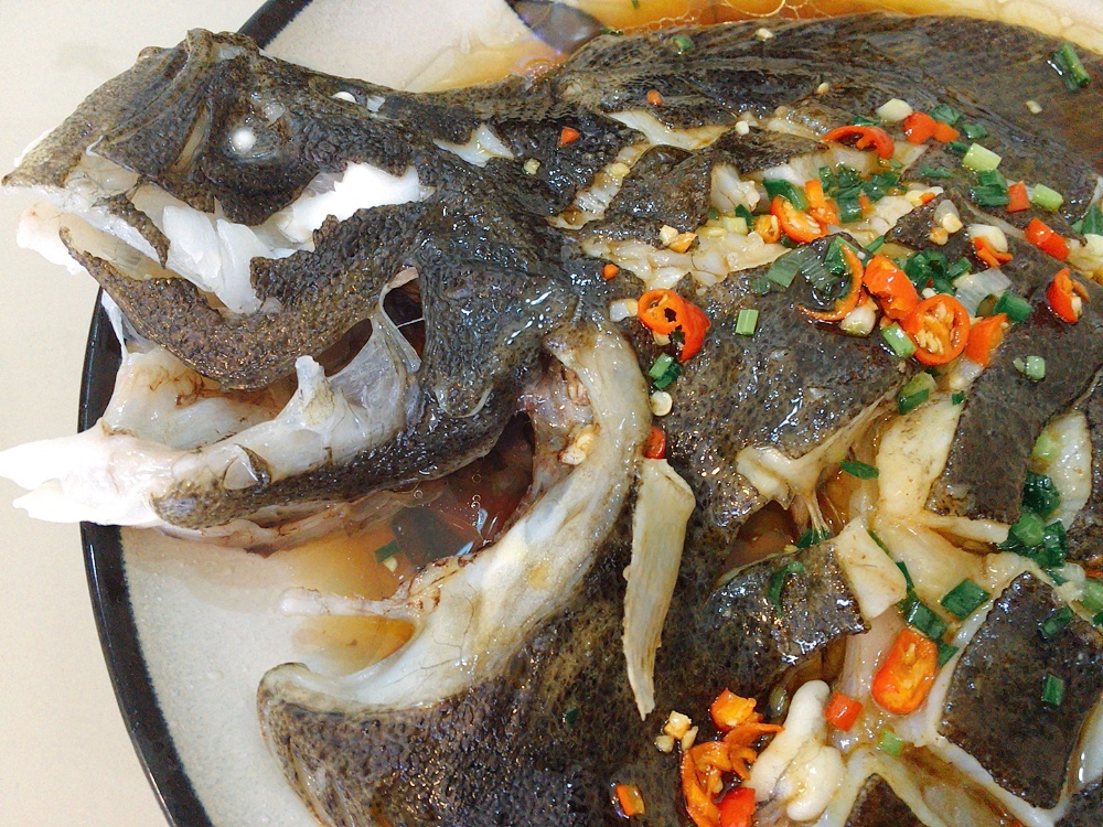 冰冻的鱼清蒸鱼用冷水蒸还是热水,清蒸鱼冷水上锅还是水开后上锅