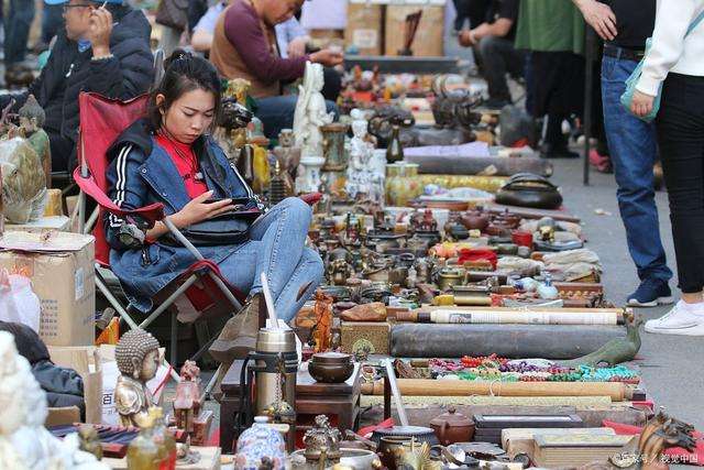 地摊经济火爆摆摊的人越来越多,地摊经济最全指南