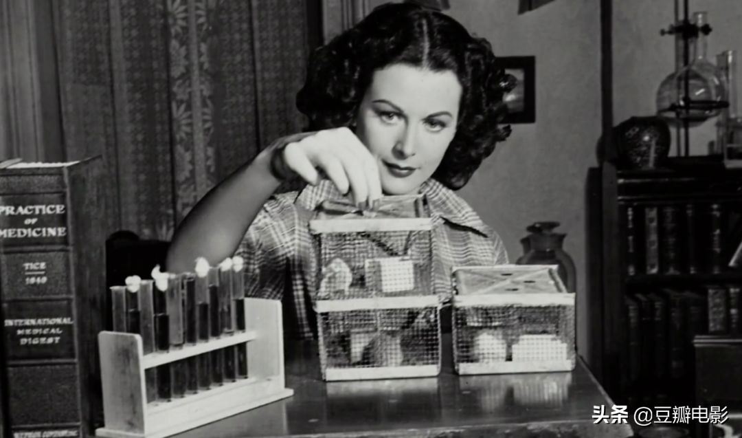 首位全裸出镜，这好莱坞*星艳**竟是wifi之母《*物尤**：海蒂·拉玛传》