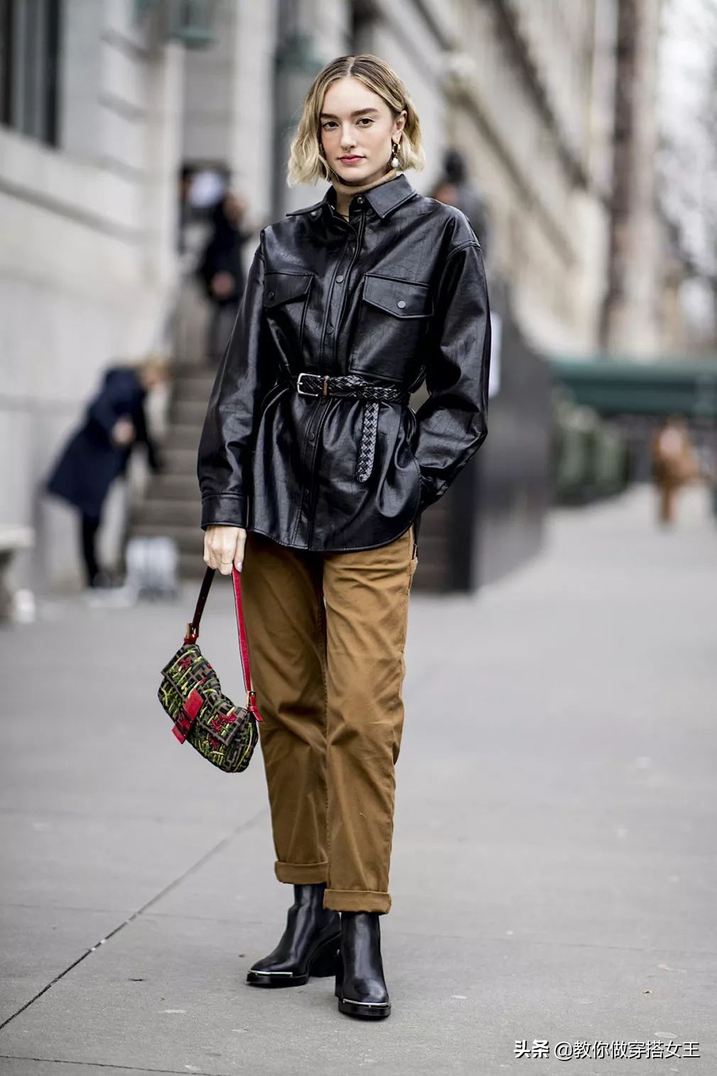 2020最潮搭配少不了这一条工装裤,初秋工装裤搭什么上衣