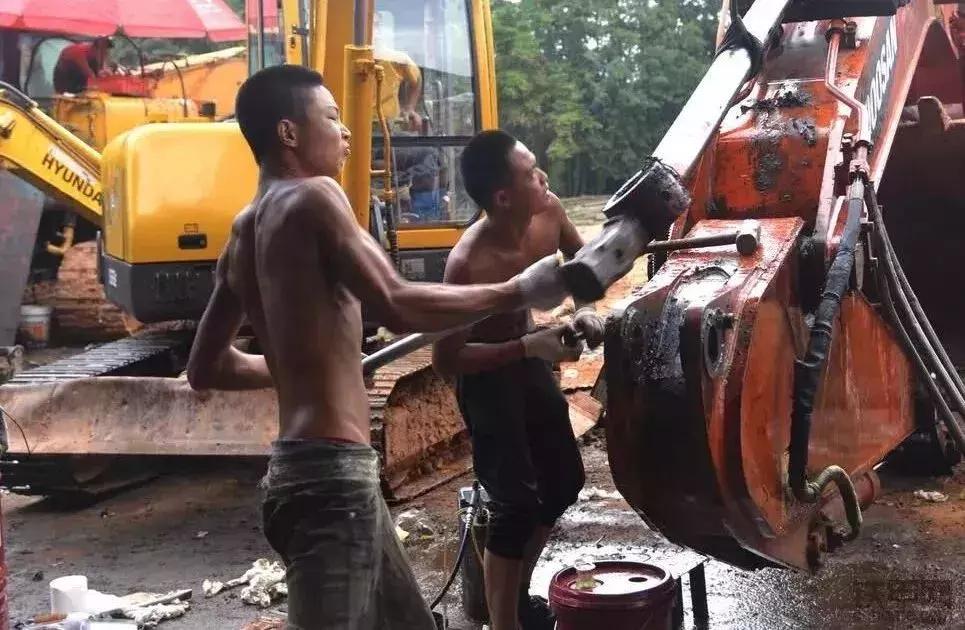 开挖机好还是数控好,修挖机开挖机