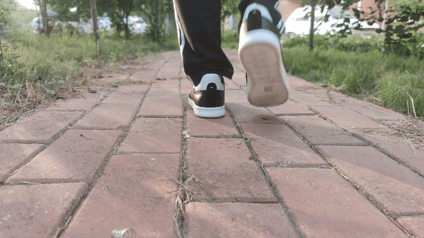 男士运动休闲鞋性价比超高的,男士运动休闲鞋牛皮