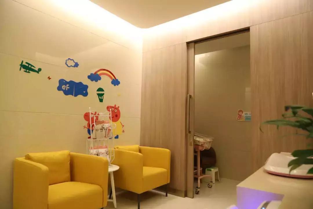 喂爱坚持、恒温守护--南通万象城和美家“母爱10平方”揭牌