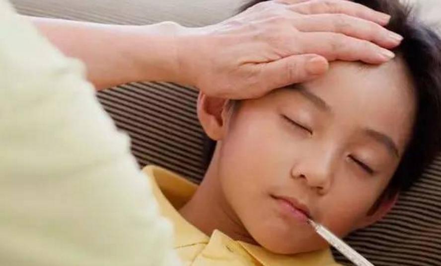 孩子发烧不要慌如何正确降温,晚上孩子发烧最有效的退烧方法