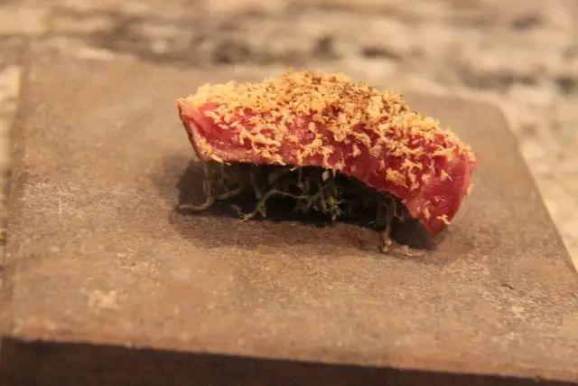 深夜除了晒烤串，还能晒太阳