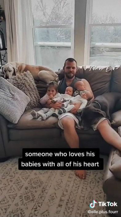 妈妈记录三胞胎一天奶量,三胞胎妈妈喂小宝宝