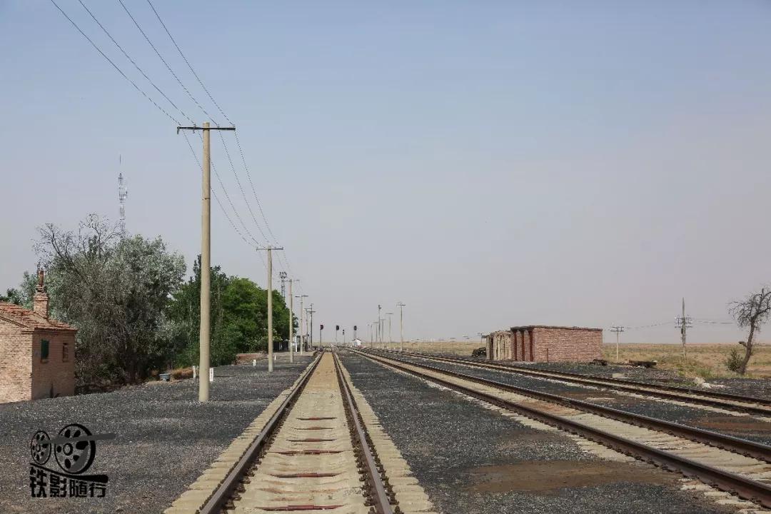 铁影｜穿越沙漠的“混编列车”——吉兰泰铁路运转记