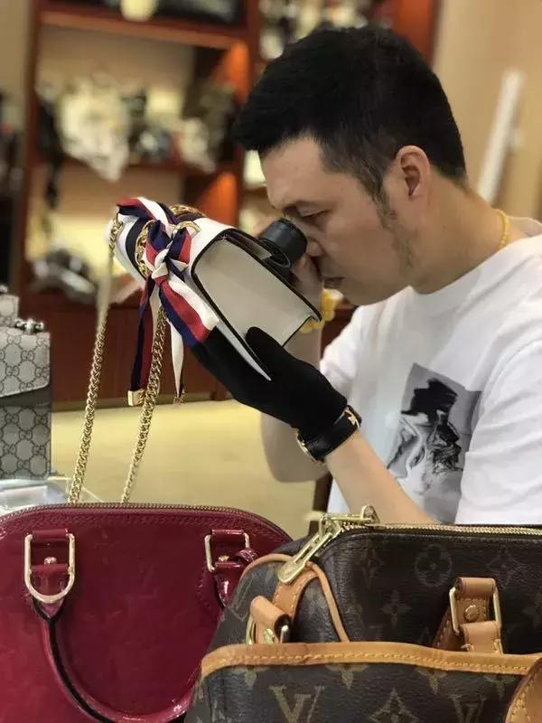 濂冲瓙浠ｈ喘涔濅釜鐖遍┈浠曞寘,濂冲瓙浠ｈ喘涔濅竾鍖呮槸鍋囪揣